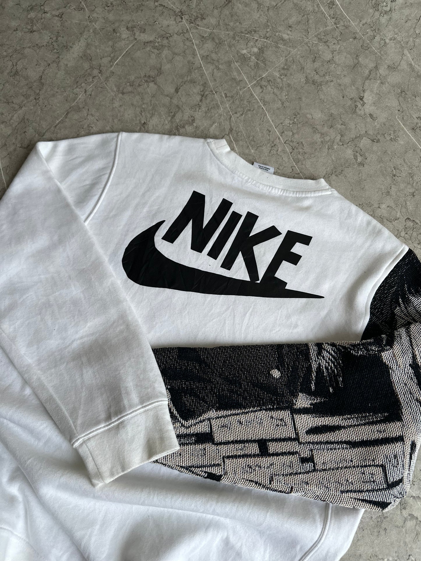 Yuta Reworked Sweater M